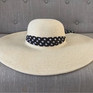 Women’s Beautiful Straw Floppy Sun Hat